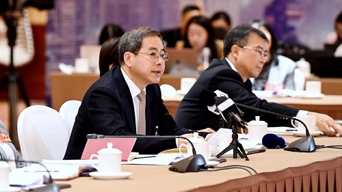 上海“五个中心”建设要“握指成拳”